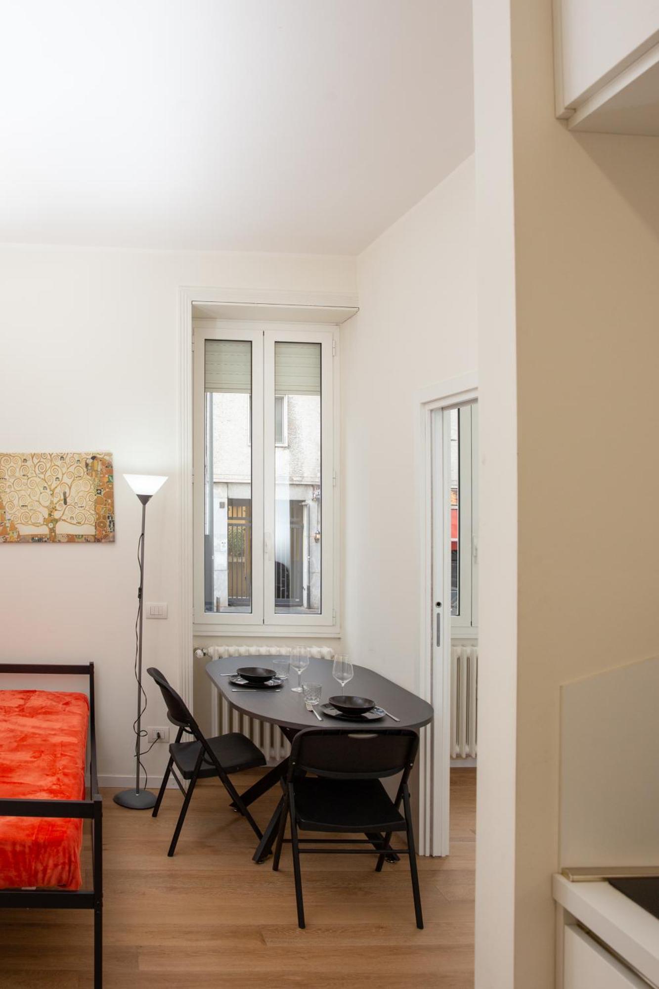 Klimt Central Station - Two Room Apartment Milán Exterior foto